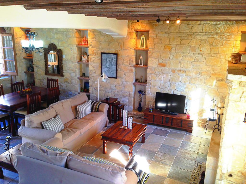 Lofou Traditional Stone House Bagian luar foto